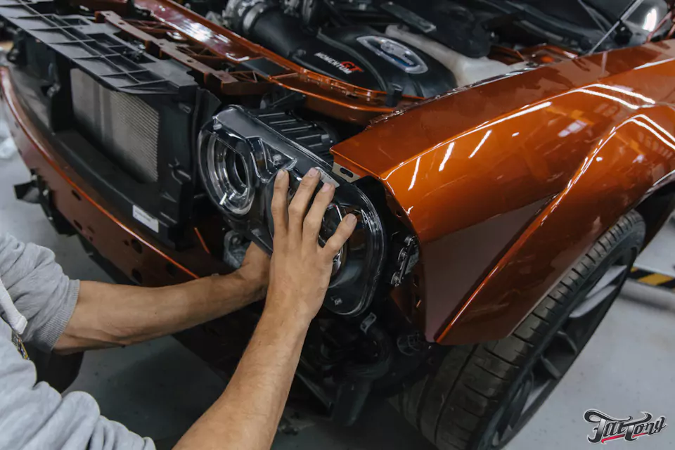Установили на Dodge Challenger SRT Hellcat bi-led модули. Хороший свет — это важно!